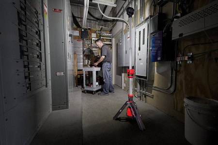 Lampa stojąca akumulatorowa 1400 lm M12 SAL-0 MILWAUKEE