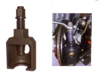 Ściągacz sworzni kulistych samochodów dostaw.  AN040092