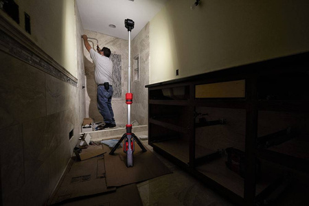 Lampa stojąca akumulatorowa 1400 lm M12 SAL-0 MILWAUKEE
