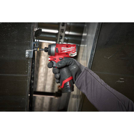 Zakrętarka udarowa akumulatorowa 1/4" HEX 147Nm M12 FID-202X MILWAUKEE 