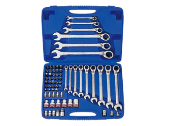 KPL. KLUCZY PŁASKO-OCZKOWYCH  Z GRZECHOTKĄ  DWUKIERUNKOWĄ, NASADEK I BITÓW  68cz.  8 - 24mm,  Z AKCESORIAMI, W WALIZCE PLAST.